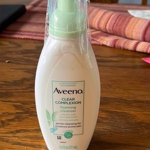 Facial cleanser for acne prone skin has” salicylic acid” NWT